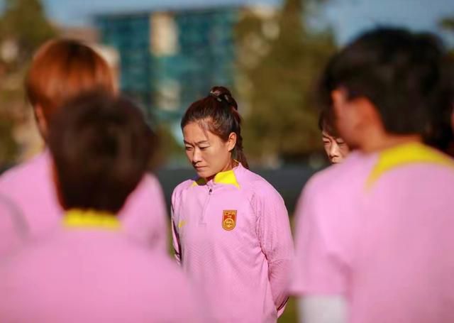 美女露胸露屁股网站